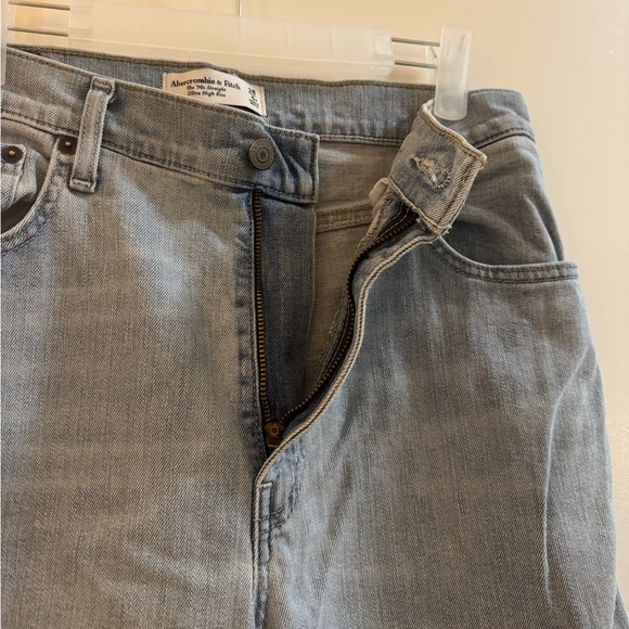 Abercrombie & Fitch Light Blue Straight Leg Jeans - Picture 5 of 11